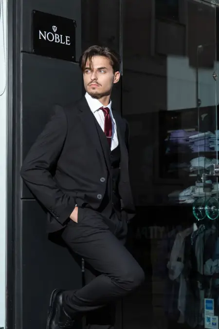 Κοστούμι Ανδρικό Μαύρο Με Μαύρο Γιλέκο 153