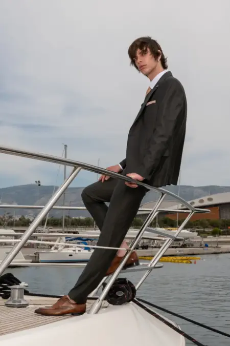 Ανδρικό Κοστούμι Λαδί Με Ασορτί Γιλέκο Σε Slim Fit Γραμμή Senso Diverso S24-25