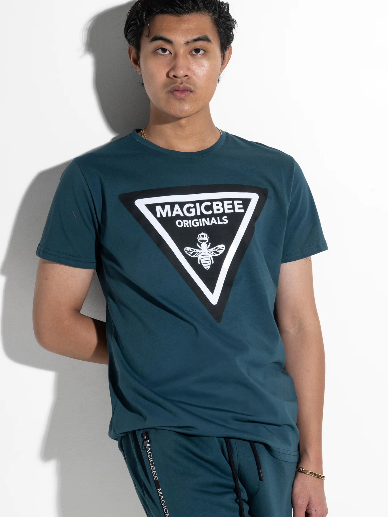 Κοντομάνικη Μπλούζα Magic Bee Τρίγωνο Ανάγλυφο Logo 2406