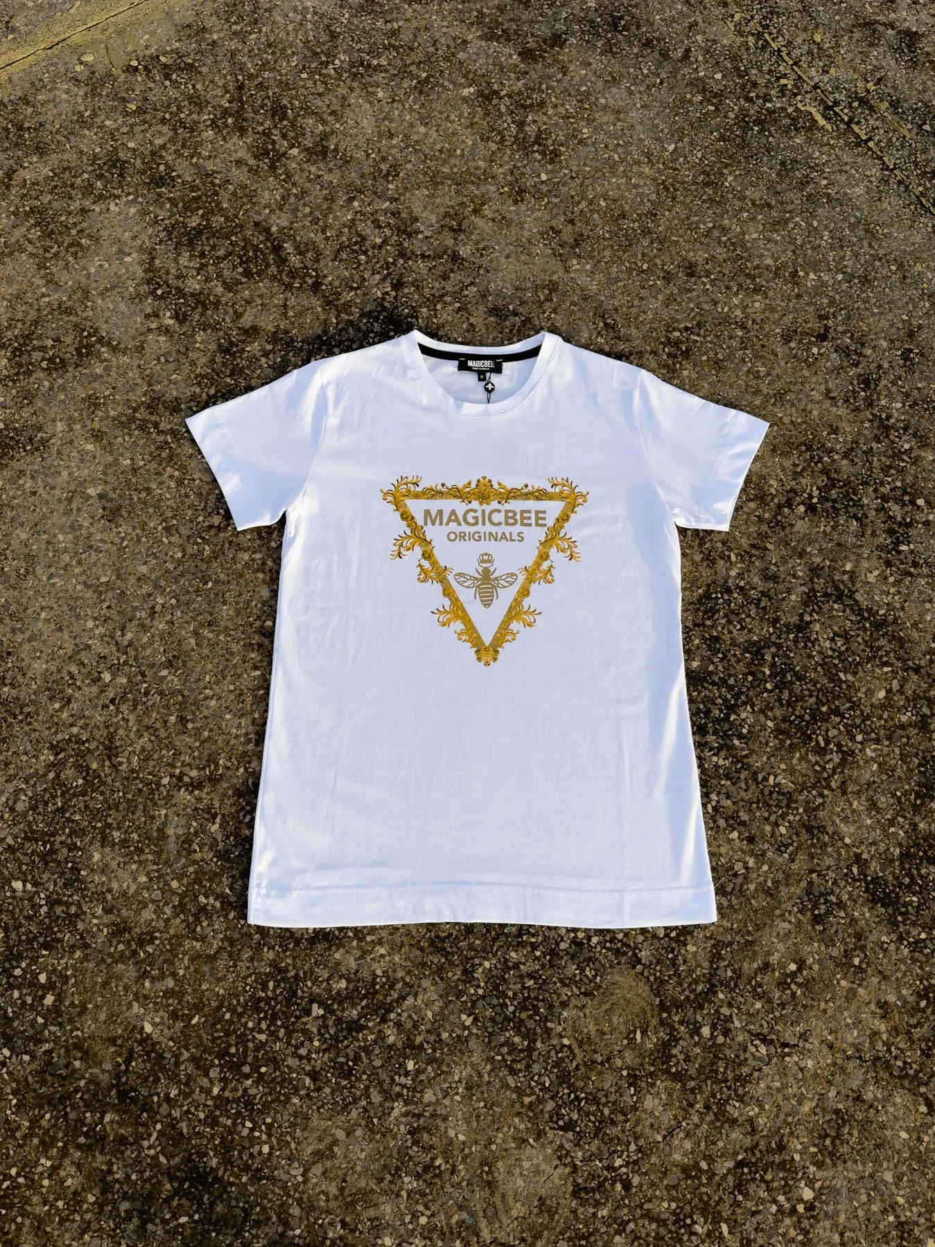 Κοντομάνικη Μπλούζα Ανδρικό Κοντομάνικο Magicbee Gold Triangle Logo Tee MB2411